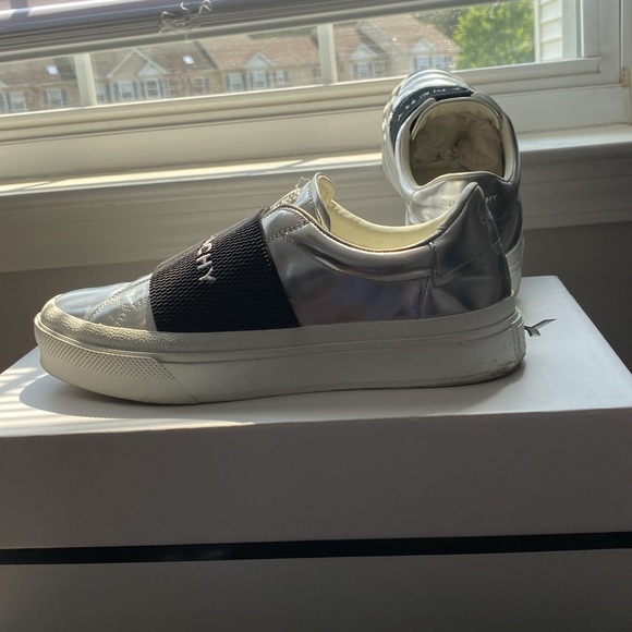 Designer sneakers Size 9, gentle worn twice. I needed a bigger size, sad to sell - Picture 8 of 16